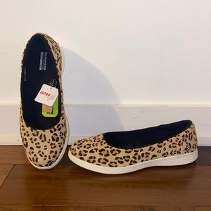 {Sketchers} cheetah flats